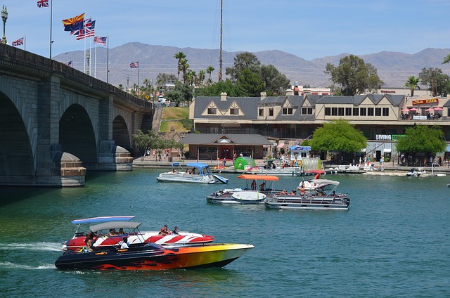 London Bridge, Sø Havasu, Både