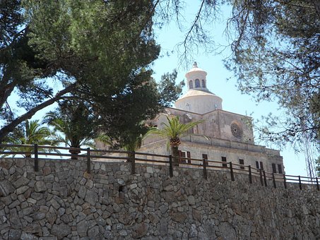 Hegyi templom randi
