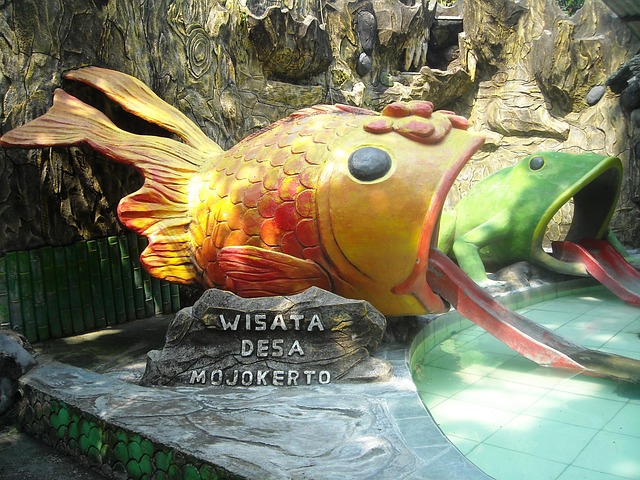 Free Statue Gold Fish photo and picture