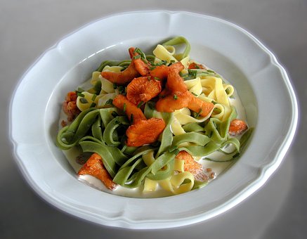 Nudeln, Nudelnest, Eierschwämme