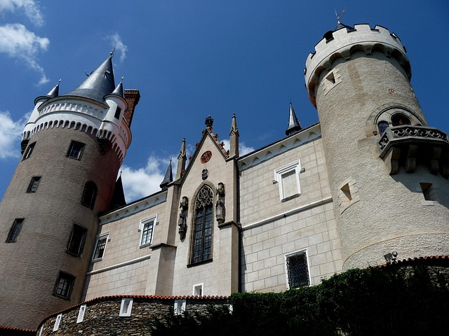 Free Lock Gutters Castle photo and picture