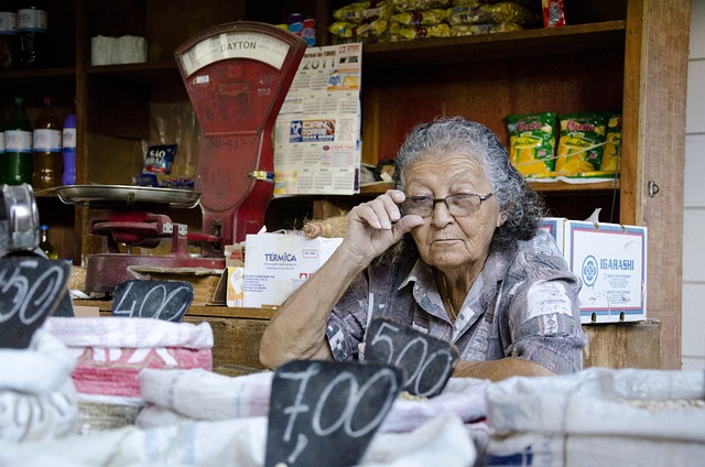 Old woman, seller, marketplace and merchant — photo by IgorSuassuna