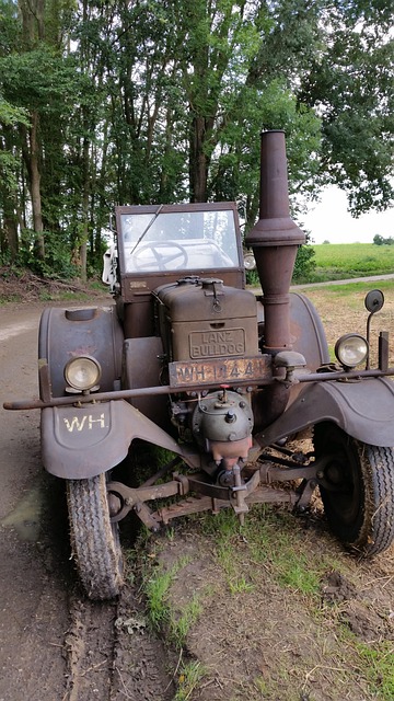 Free Tractor Historical photo and picture