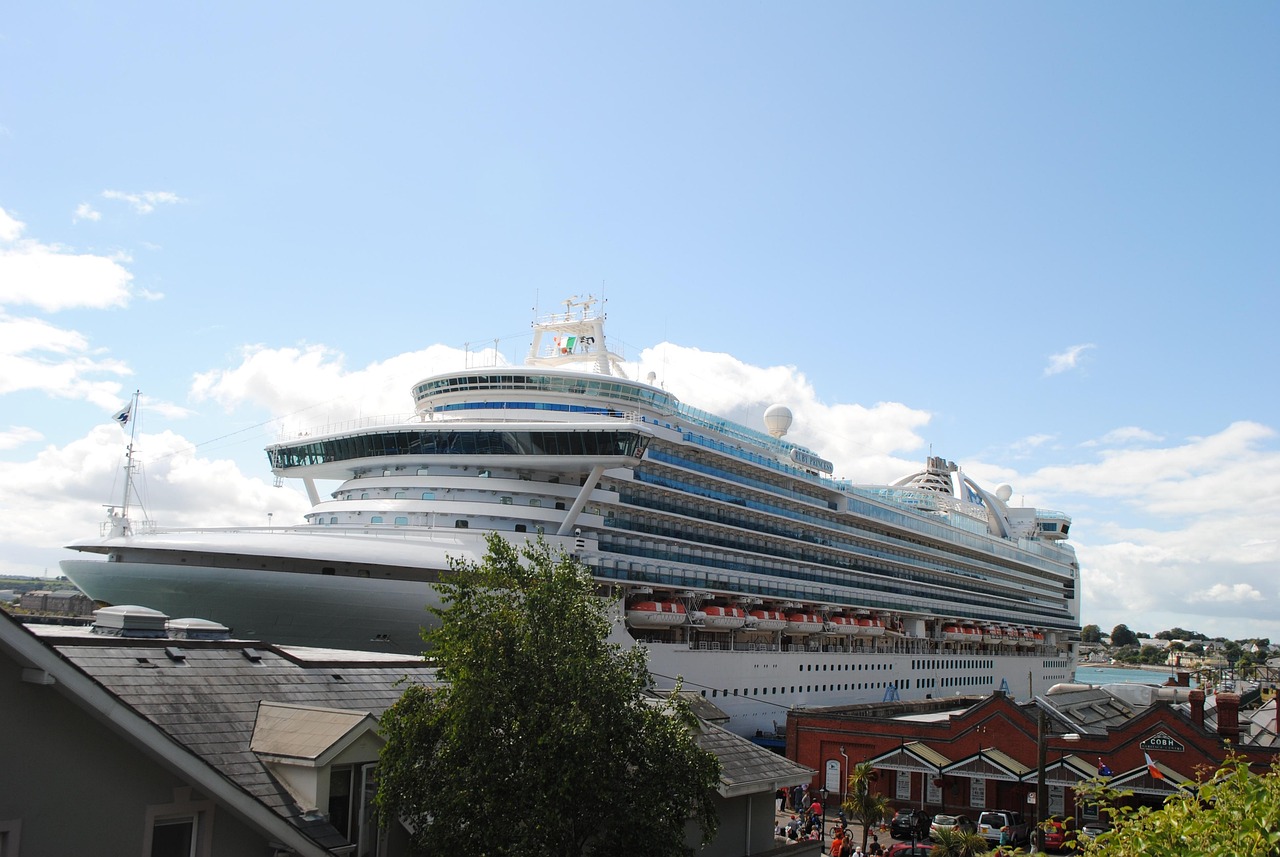 Cruise Ship - free online jigsaw puzzle photo