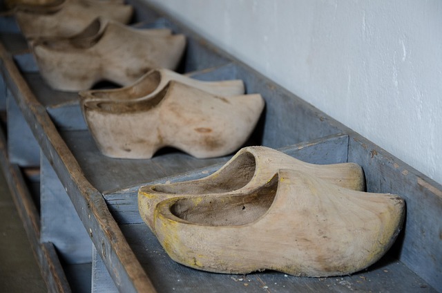 Verstopft, Holzschuhständer, Nostalgie