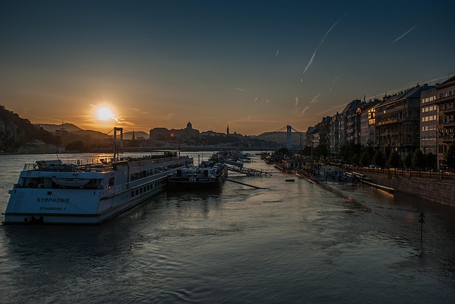 Free Flood Budapest photo and picture