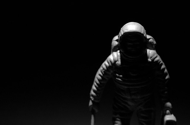 Astronaut, Šerosvit, Kontrast