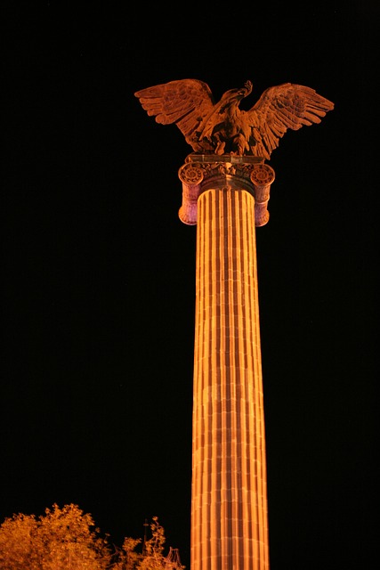 Free Square Eagle photo and picture
