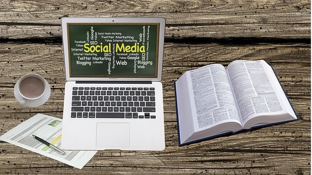 Free social media home office business illustration