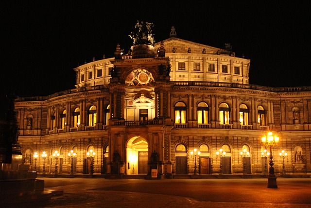 Free Semper Opera House Dresden photo and picture