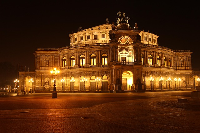 Free Semper Opera House Dresden photo and picture
