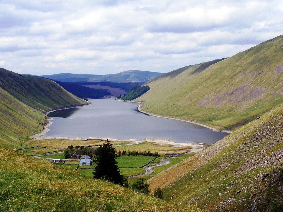 hill-470758_960_720.jpg