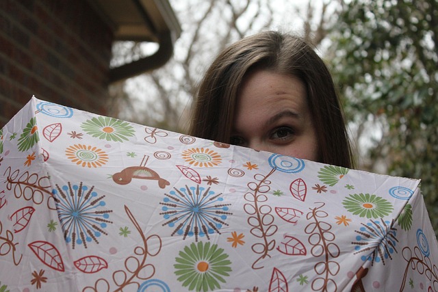 Free Peeking Umbrella photo and picture
