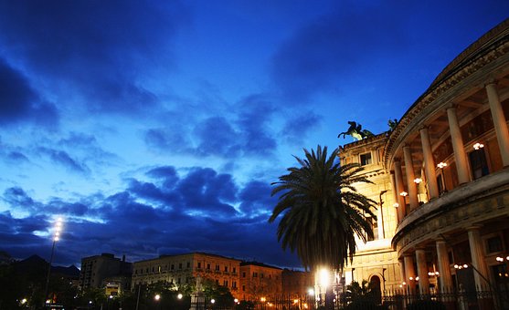 Palermo, Polytheama, Náměstí