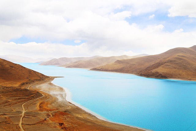 Free Yamdrok Lake Tibet photo and picture