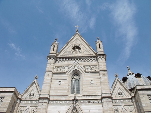 Catedral De Nápoles, Fachada, Mármol