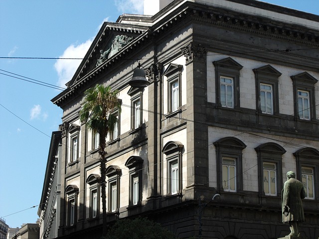 Ruggiero Bonghi, Estatua, Nápoles