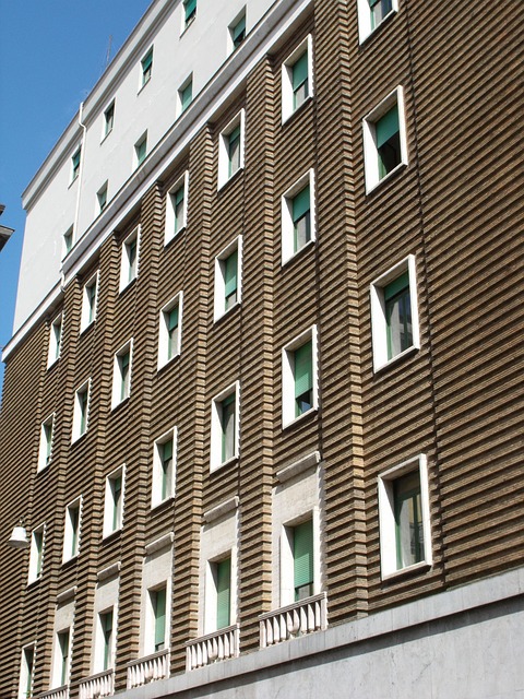 Edificio, A Través De Raffaele Viviani