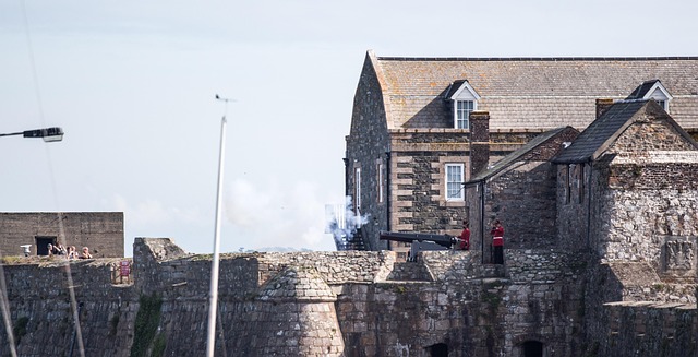 Guernsey, Castel, Tun, Tragere, Istorie