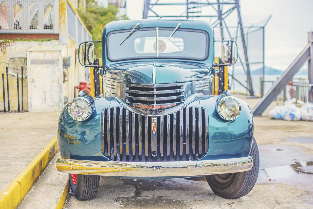 Oldtimer - free online jigsaw puzzle photo
