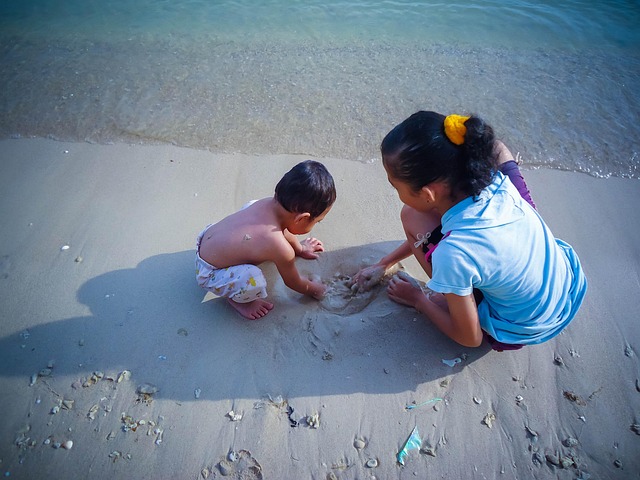 Free Small Child Play photo and picture