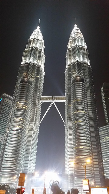 Free Petronas Twin Towers Kuala Lumpur photo and picture