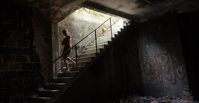Free Ruin Woman photo and picture
