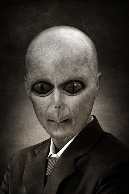 Free alien reptilian portrait illustration