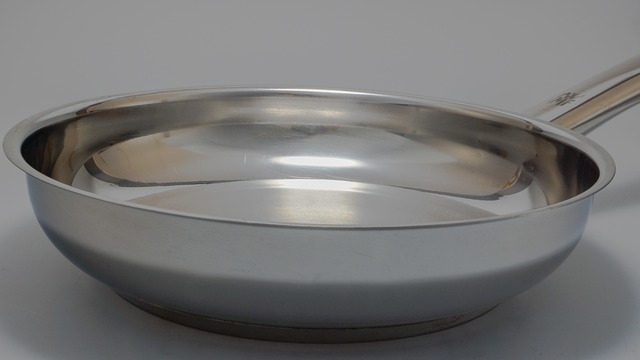 Free Pan Kitchenware photo and picture