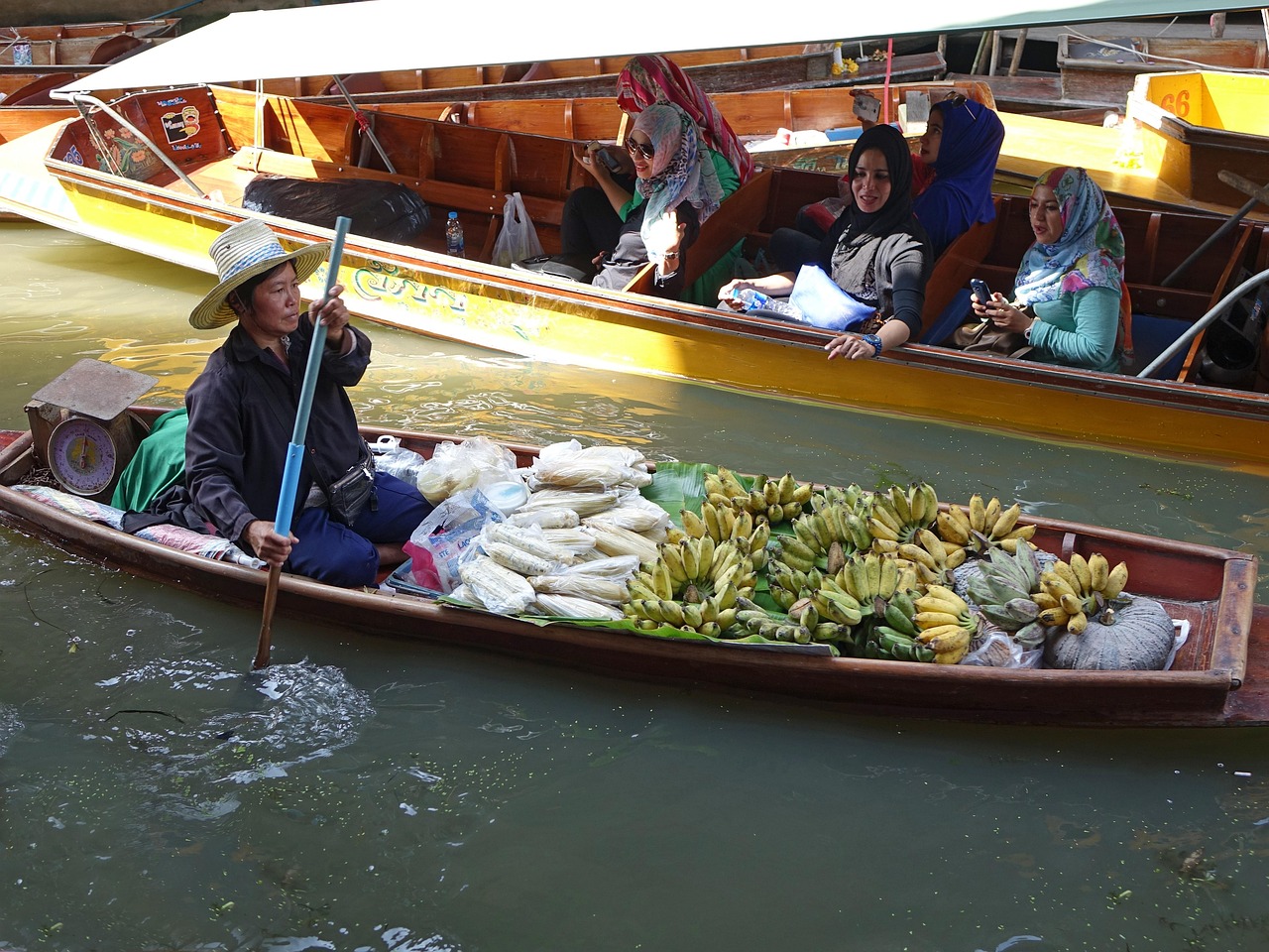 damnoen-saduak-floating-market-546271_1280.jpg