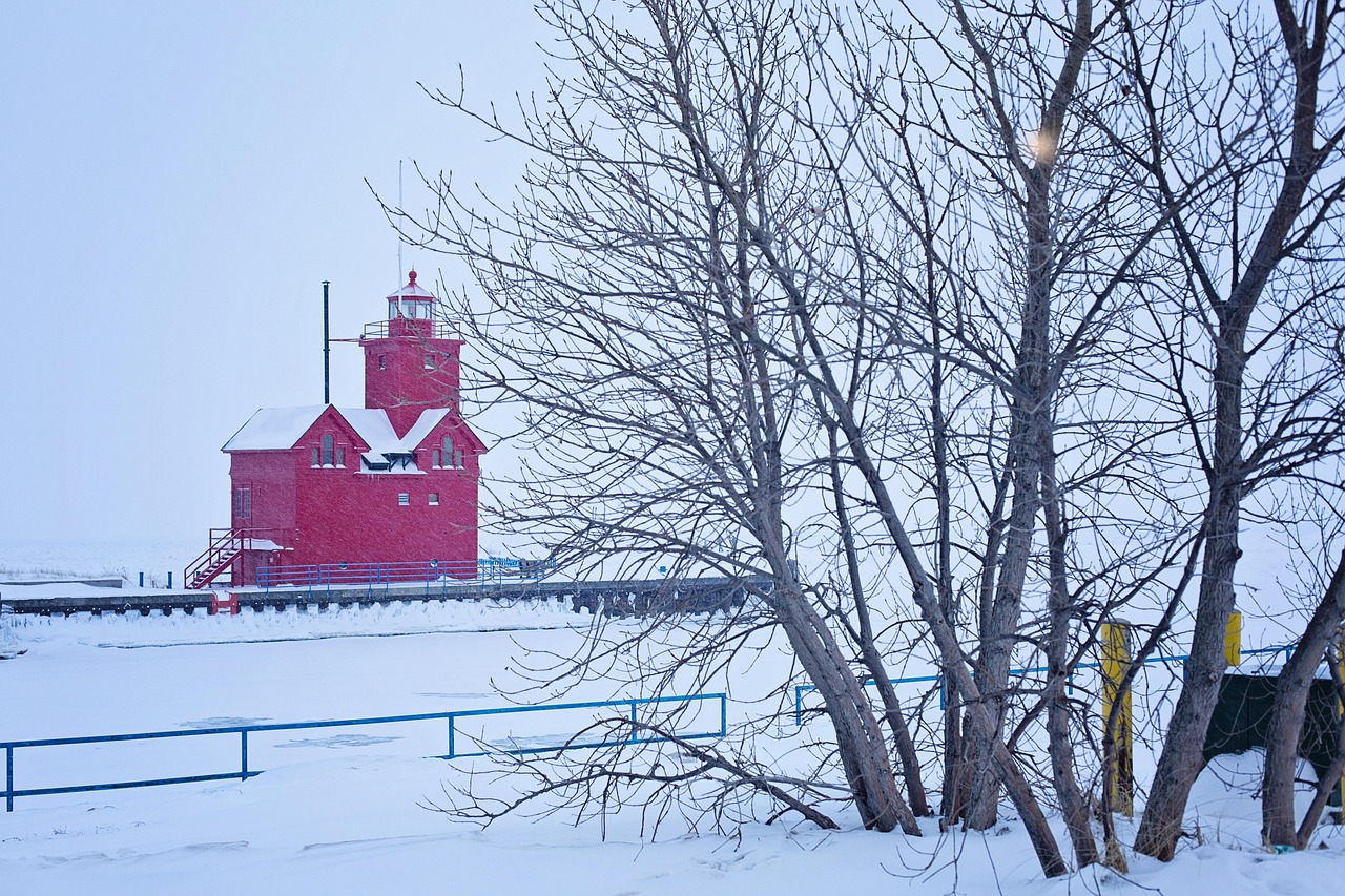 lighthouse-554930_1280.jpg