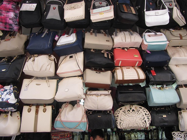 Free Bags Market photo and picture