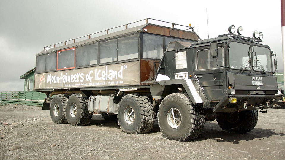 6 X 6 Geländewagen Haben Solch Einen Antrieb