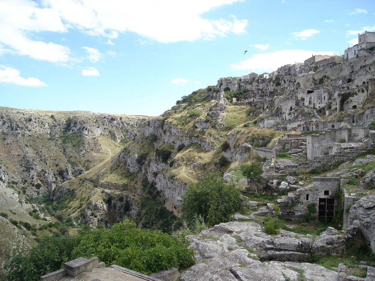 matera-caves-cave-dwellings-free-photo-on-pixabay