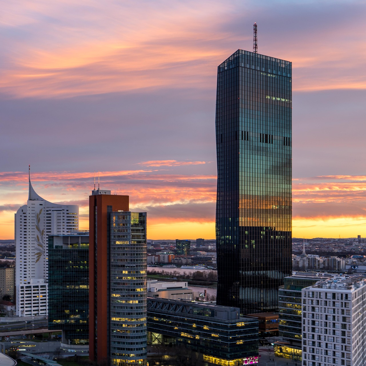 Skyscrapers - free online jigsaw puzzle photo