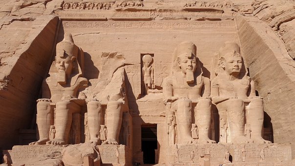 Abu Simbel, Templo De La Roca, Masiva