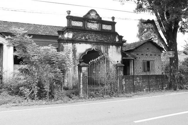 Free Old-House Monochrome photo and picture