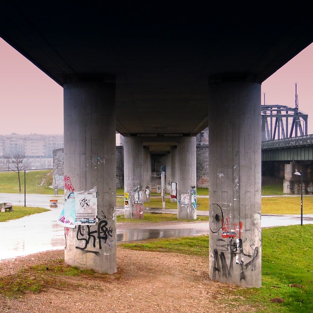 Free Columns Bridge photo and picture