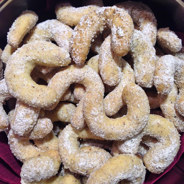 Free Vanillekipferl Pastries photo and picture