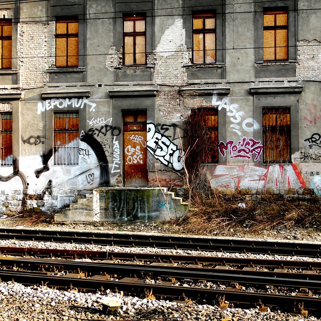 Free Track Window photo and picture