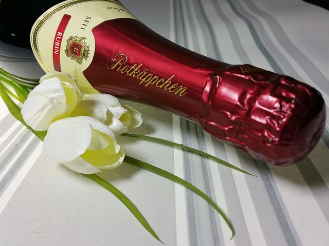 champagne-635659__480.jpg