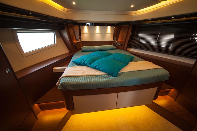 Free Motor Yacht Cabin photo and picture