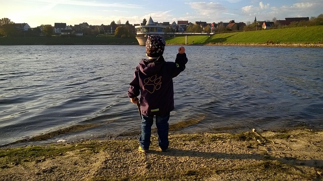 Free Lake Child photo and picture