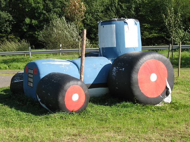 Free Tractor Meerfeld photo and picture
