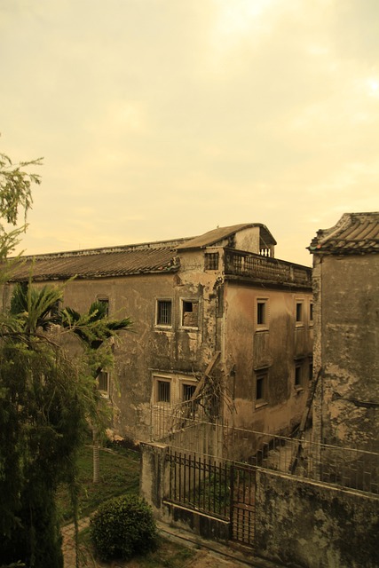Free Old House Ancient Building photo and picture