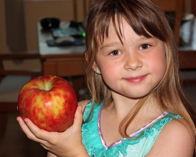 Kind, Apfel, Ernährung, Obst
