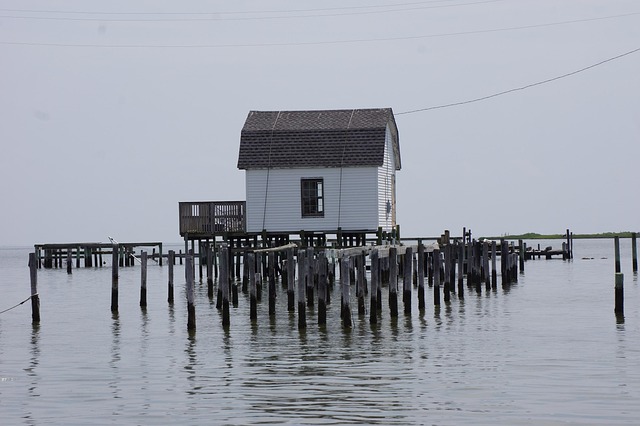 Free Lake House photo and picture