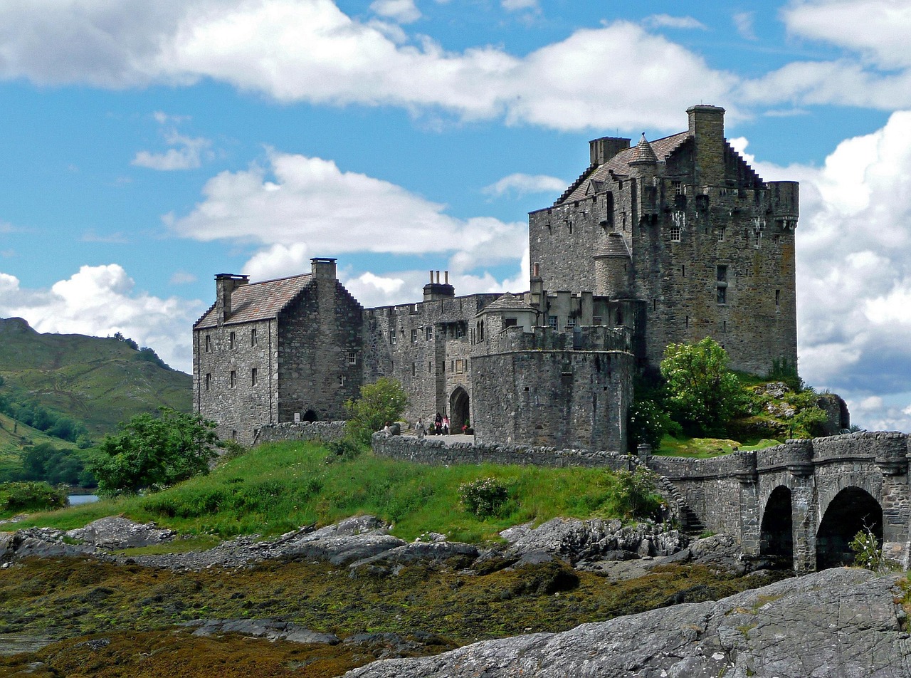 Eilean Donan Castle Scotland Puzzle - 1000 Piece Jigsaw Puzzle By EuroGraphics