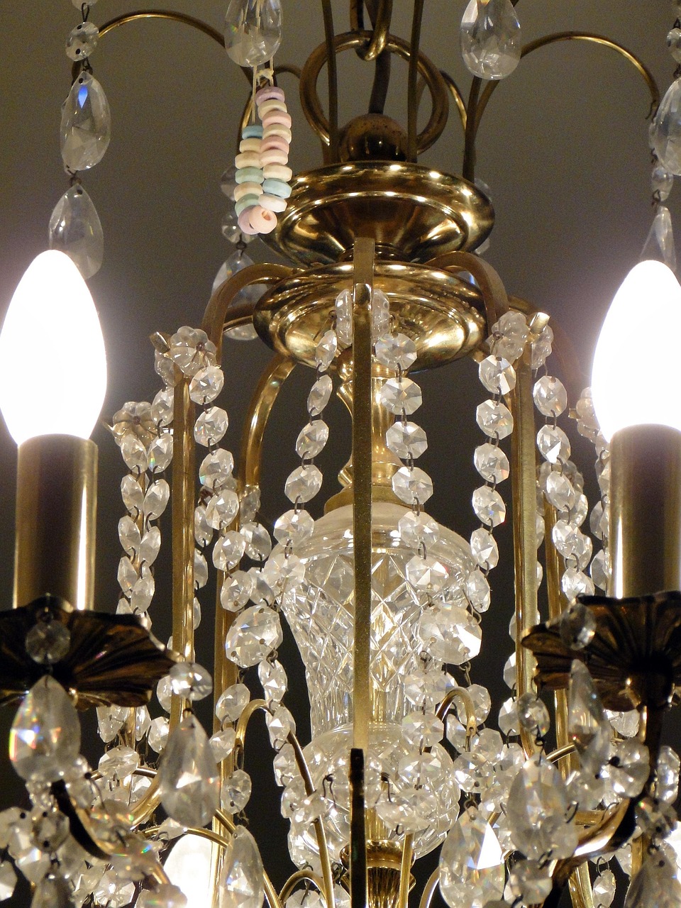 chandelier-666442_1280.jpg
