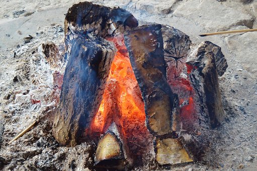 Lagerfeuer, Holzscheite, Brennen, Heiß